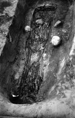 Skeletkaps Ķivutkalna kapulaukā. 1967. gads.