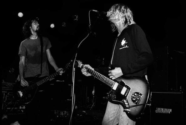 No labās: Kurts Kobeins un Krists Novoseliks no grupas Nirvana. Frankfurte, Vācija, 12.11.1991.