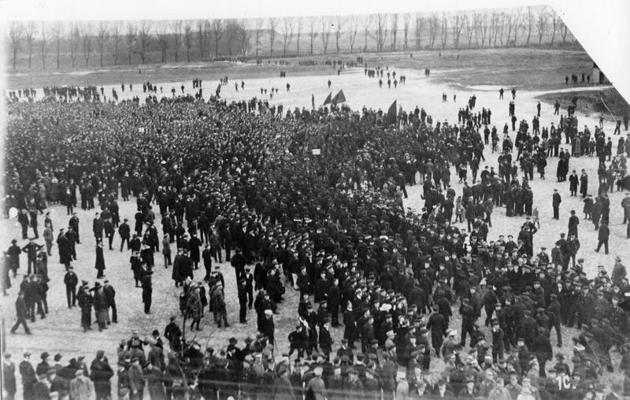 Novembra revolūcijas sākums – Vācu Impērijas kara flotes matroži sāk sacelšanos. Vilhelmshāfena, 29.10.1918.