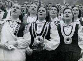 Dziesmu svētku dalībnieces. Hanava, 10.1946.
