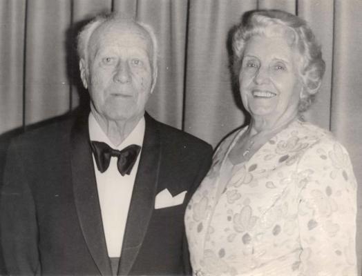 Elza un Oskars Žubīši savā dimanta jeb 60 gadu kāzu jubilejā. Vācija, 20.12.1971.