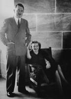 Ādolfs Hitlers un Eva Brauna. Ap 1940. gadu.