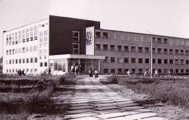 Ķekavas vidusskola īsi pirms tās atklāšanas. 08.1975.