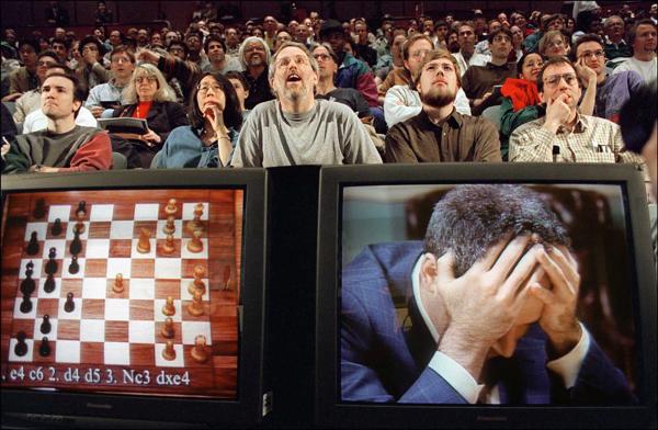 Šaha mašīna "Deep Blue" pret pasaules čempionu Gariju Kasparovu. Ņujorka, 1997. gads.