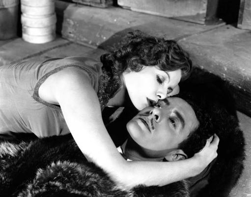 Grēta Garbo ar Džonu Gilbertu filmā "Miesa un velns". 1927. gads.