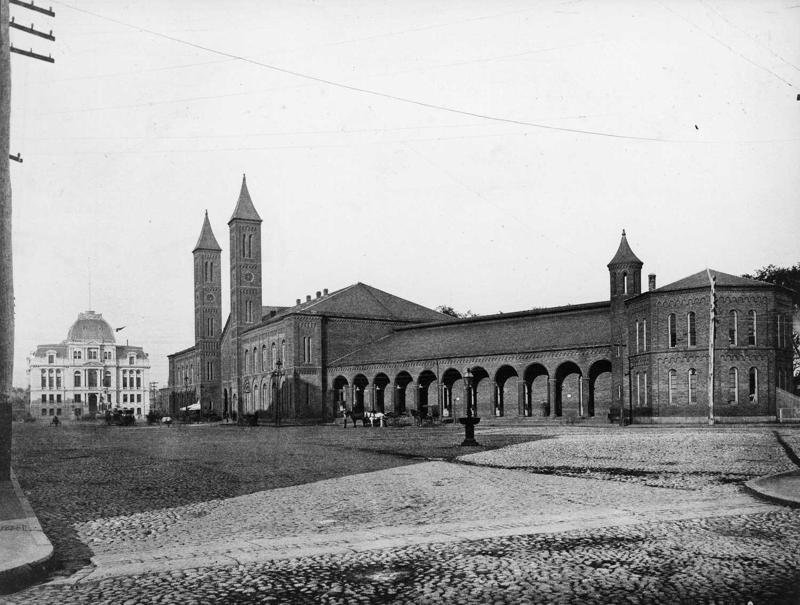 Tomasa Tefta projektētā Providensas dzelzceļa stacija Rodailendā, 1885. gads.