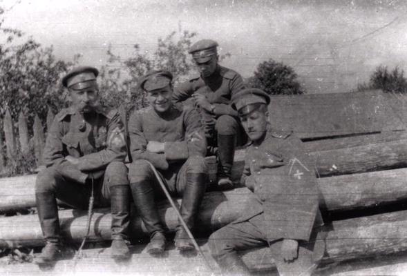 Ziemeļrietumu armijas Viņa gaišības kņaza Līvena strēlnieku divīzijas karavīri Narvas frontē 1919. gada augustā.