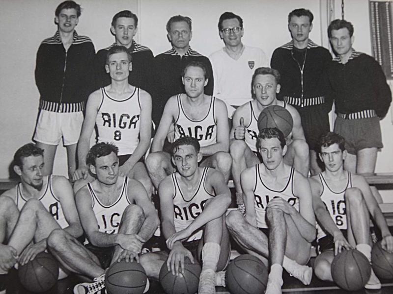 Zviedrijas valsts čempioni vīriešu basketbolā ‒ Stokholmas sporta klubs "Rīga". 1958. gads.