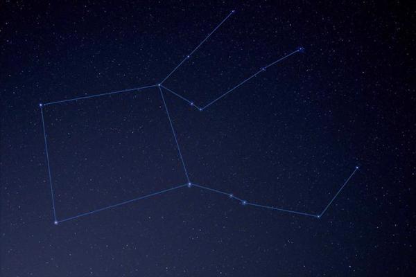 Debess apgabals ar Pegazu. Ar līnijām parādīta zvaigznāja raksturīgā figūra. 25.10.2020.