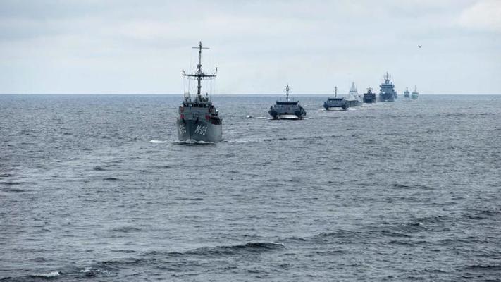 Militāro kuģu parāde Rīgas jūras līcī par godu Latvijas armijas kara flotes simtgadei. 09.08.2019.