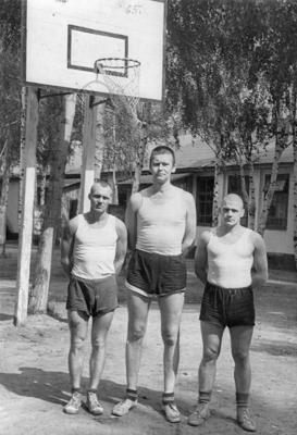 Gunārs Astra (centrā) ieslodzījuma laikā Mordovijā, 08.08.1965.