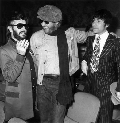No kreisās: Ringo Stārs, Harijs Nilsons un Kīts Mūns pēc filmas "That'll Be The Day" apmeklējuma. 10.1974.