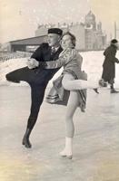 Hildegarde Švarce un Eduards Gešels Latvijas meistarsacīkstēs daiļslidošanā Rīgā, Armijas Sporta kluba laukumā, 02.1938.