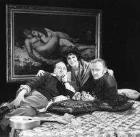 No kreisās: Jānis Streičs, Elza Radziņa un kinooperators Harijs Kukels spēlfilmas “Teātris” (1978) uzņemšanas laikā.