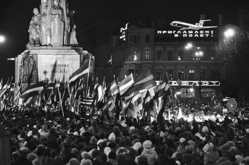 Latvijas Republikas proklamēšanas dienas svinības. Rīga, 18.11.1988.